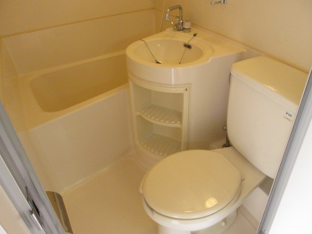 ライフイン芦屋弐番館のトイレ|落ち着いた色調のトイレです