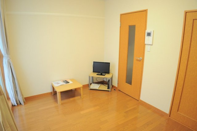 レオパレスアルカディア畑原の居間・リビング