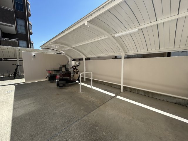 リブェール天城の駐車場