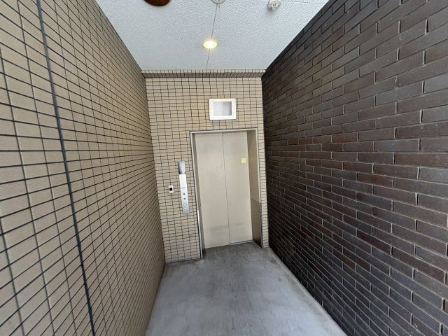レジディア神戸磯上のエントランス