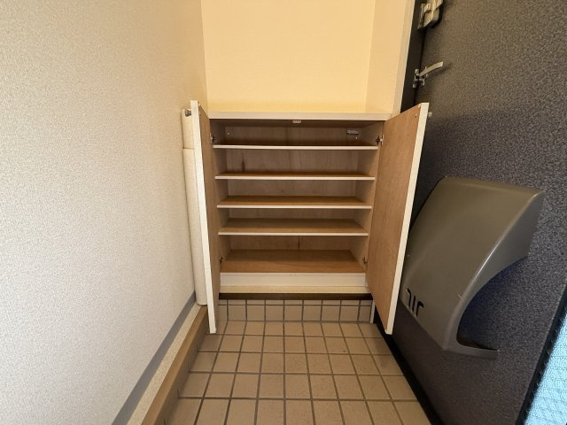 メゾン・ヴィオレットの玄関