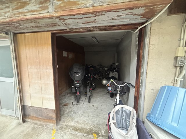 江南荘の駐車場