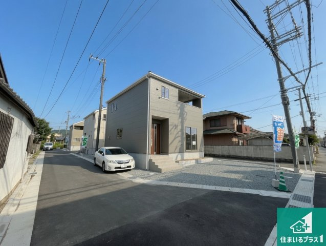 姫路市野里慶雲寺前町　第1期　新築一戸建ての前面道路含む現地写真|周辺は閑静な住宅街！前面道路広々で車の出し入れも便利です。駐車が苦手な方でも安心して車庫入れできます！