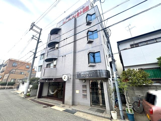 ファミーラ甲南の外観