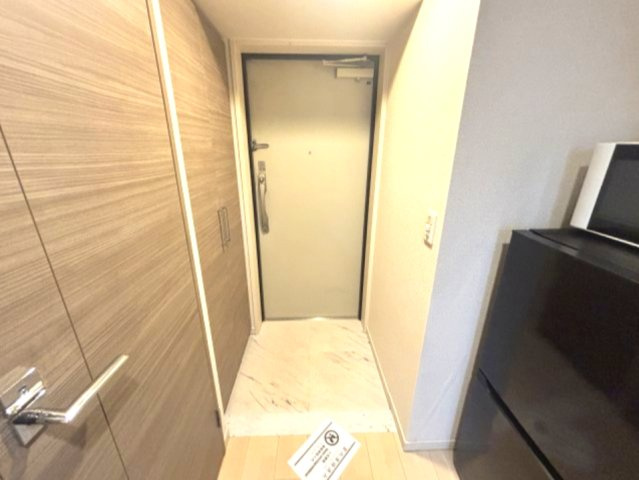 アドバンス三宮シュロスの玄関