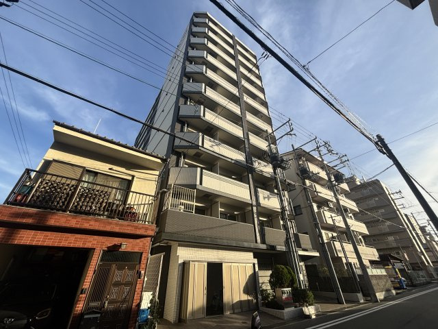 アドバンス三宮シュロスの外観