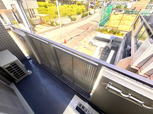 ファイブ西岡本のバルコニー