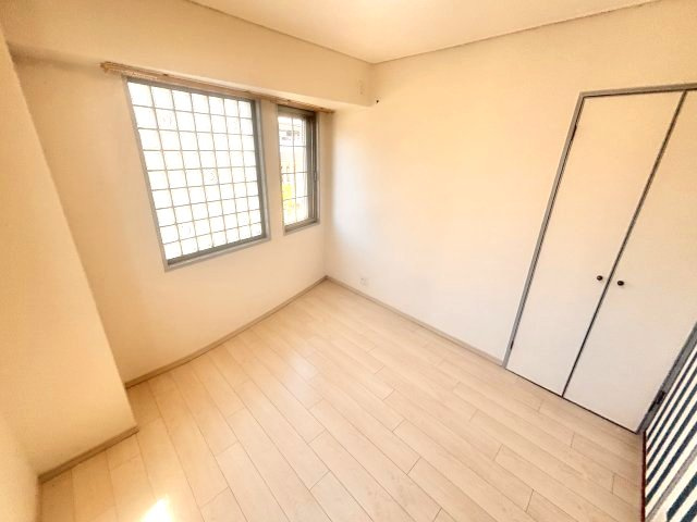 ファイブ西岡本の寝室