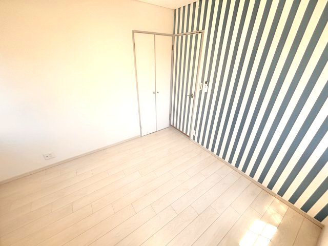 ファイブ西岡本の洋室