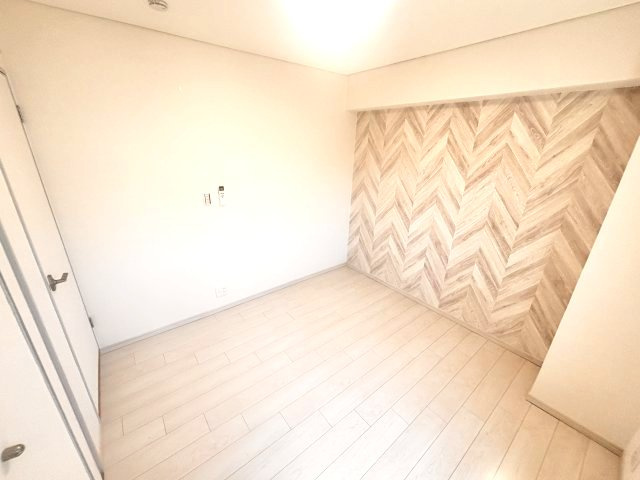 ファイブ西岡本の洋室