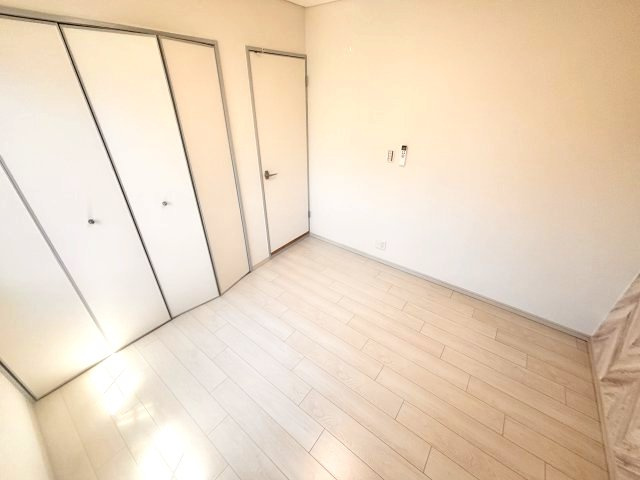 ファイブ西岡本の洋室