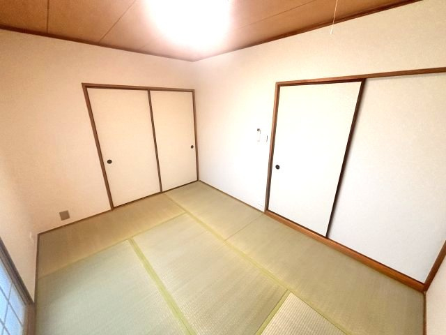ファイブ西岡本の和室
