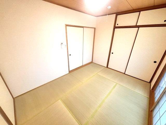 ファイブ西岡本の和室