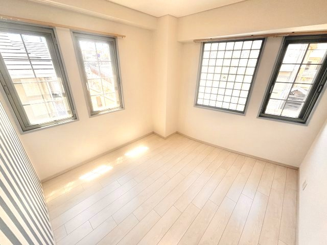ファイブ西岡本の寝室