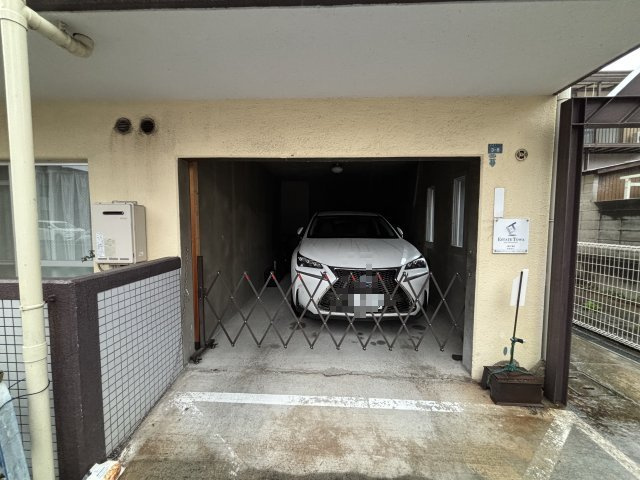 ルーブル西灘のエントランス