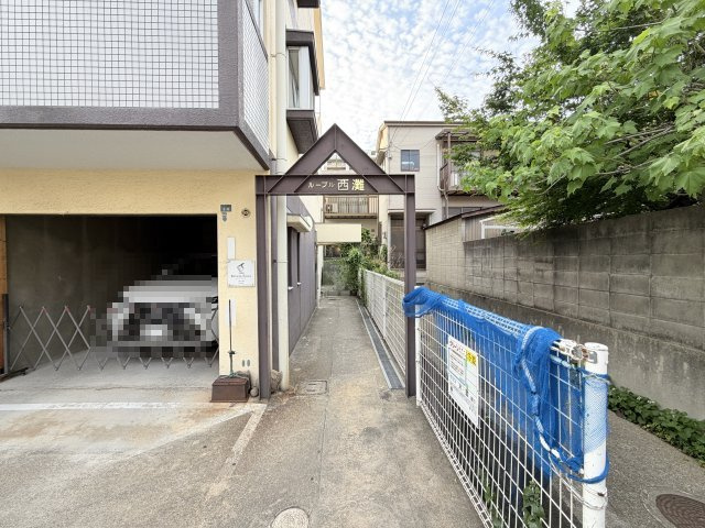 ルーブル西灘のエントランス