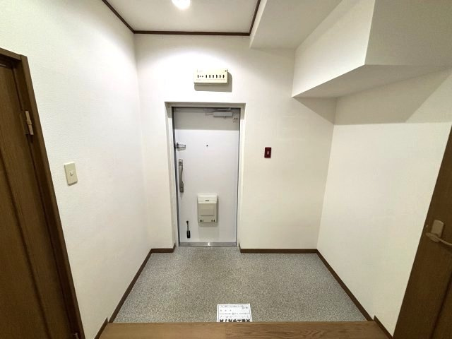 山御影マンションＬ棟の玄関