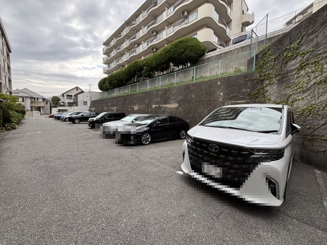 山御影マンションＬ棟の駐車場