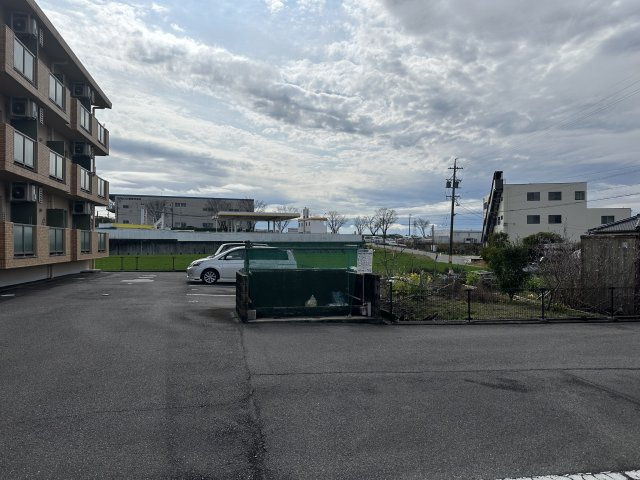 フィオーレ上丘の駐車場