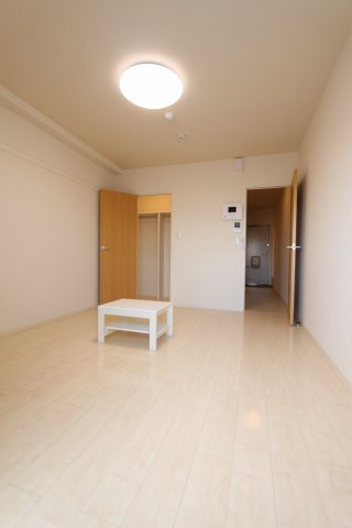 クレイノミオラヴィラの居間・リビング