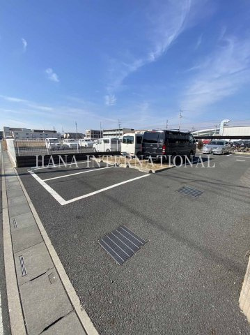 クレイノミオラヴィラの駐車場