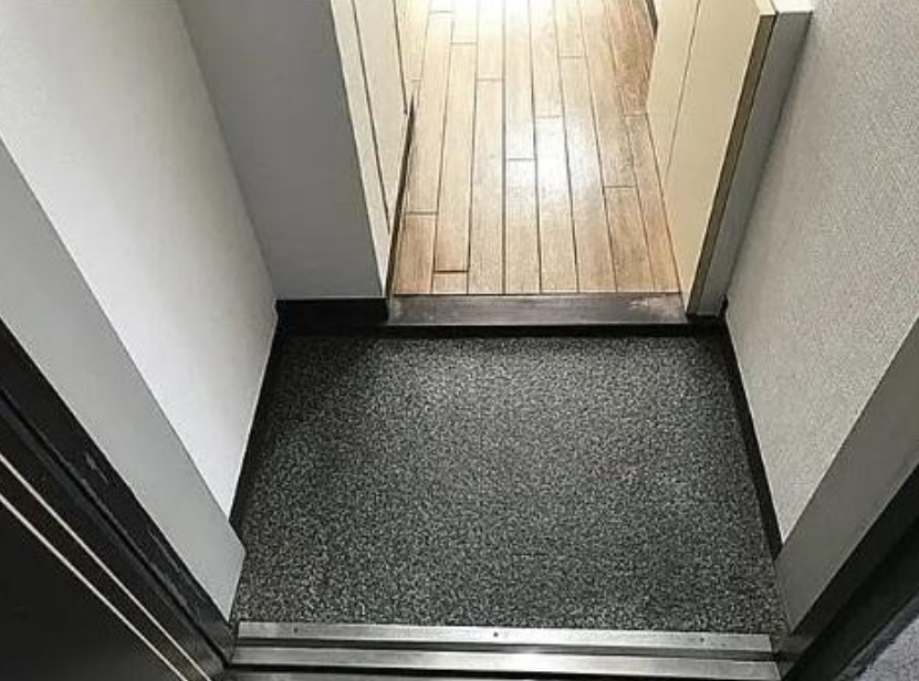 愛知県稲沢市1棟収益マンション【ミリアン稲沢駅前】の玄関