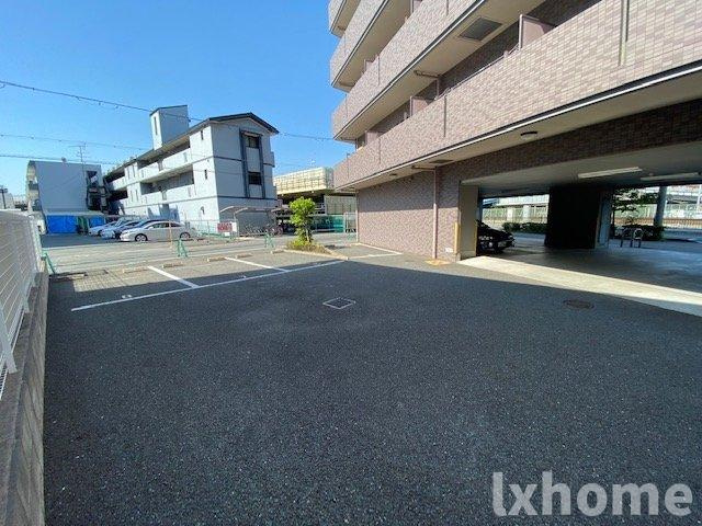 ネオパレス南茨木の駐車場|駐車場完備です