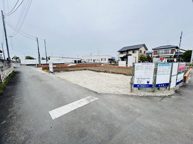 新築　太田市鳥山中町第2　Livele Garden.S　2号棟　の前面道路含む現地写真|現地写真　南側接道幅員約4ｍ　東側接道幅員約4.6ｍ		