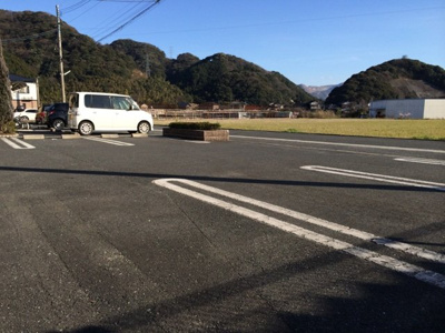 【駐車場】 | エアリーコート　ウエスト | 駐車場があるので、車を買う予定の方も安心です