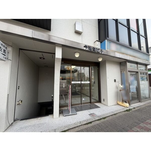 今池堂ビルのエントランス