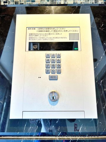 プレサンス大須観音駅前のエントランス