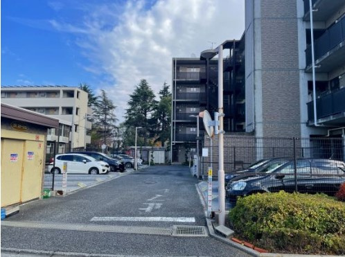 レオパレスパティオの駐車場