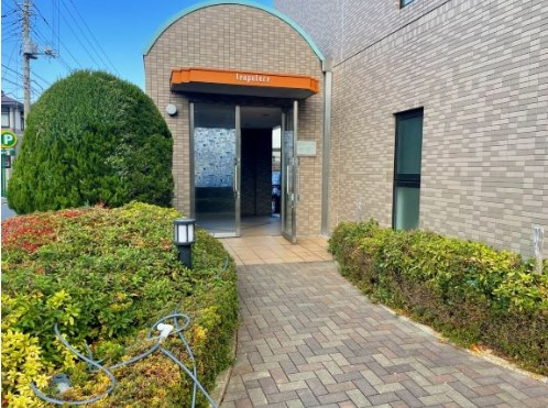 レオパレスパティオのエントランス