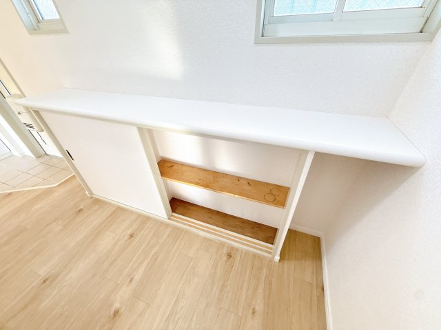 千葉市中央区都町１丁目のアパートの玄関|収納もある玄関です