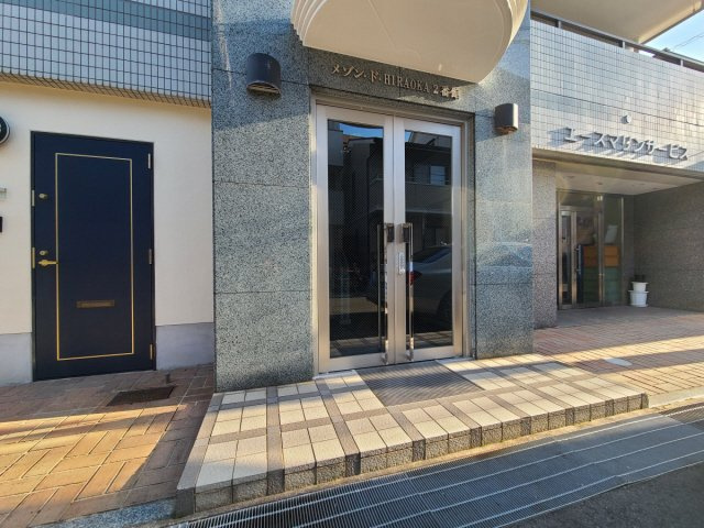 メゾンド平岡2番館のエントランス