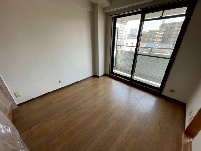 メゾンド平岡2番館の居間・リビング