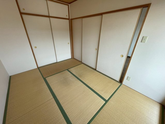 メゾンド平岡2番館の和室