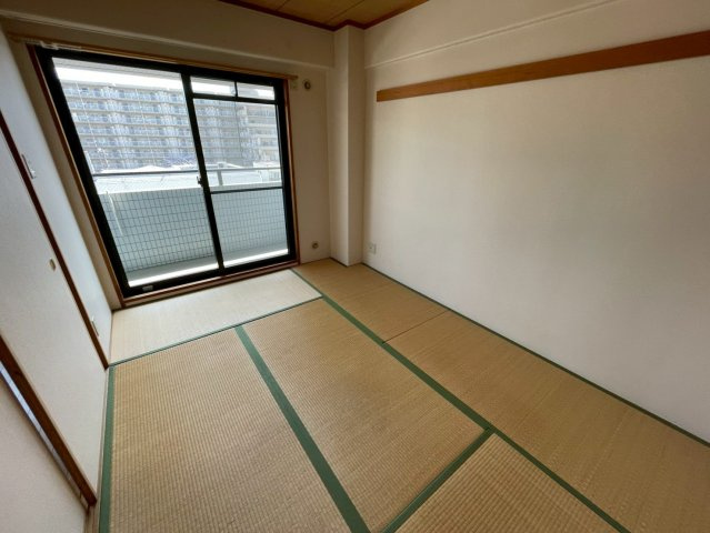 メゾンド平岡2番館の和室