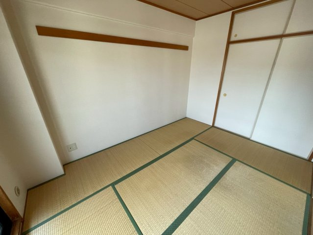 メゾンド平岡2番館の和室