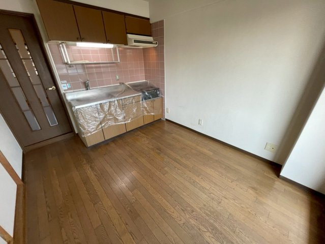 メゾンド平岡2番館の居間・リビング