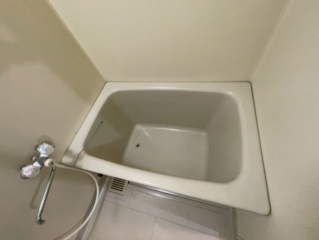 メゾンド平岡2番館の浴室