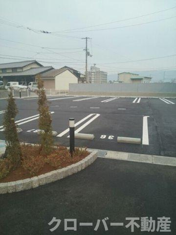 ロッソ・カロータＥの駐車場