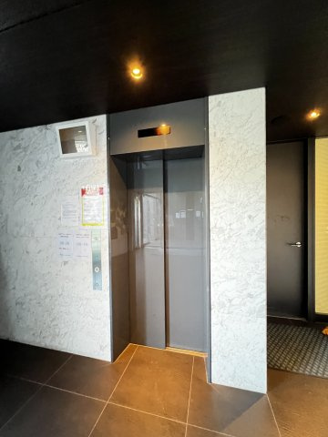 エンクレスト博多LIBERTYのロビー