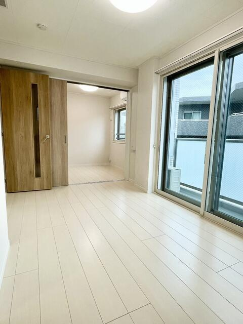 川崎市多摩区西生田３丁目の賃貸マンションの居間・リビング