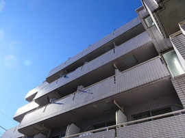 落ち着いた雰囲気の外観です