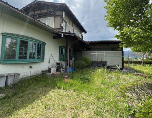 26/5/31商談中　戸建　高山市上岡本町　1890万（2025/12/12価格変更）の庭