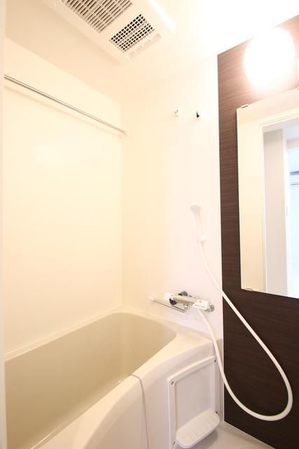 ＡＴ　ＥＡＳＥ東日暮里の浴室