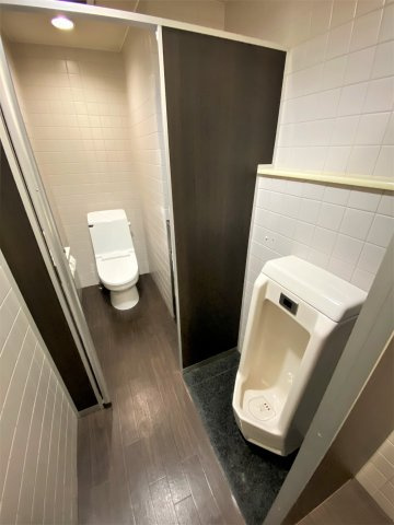 【トイレ】 | NLCサクセスビルイースト | 清潔なトイレです。