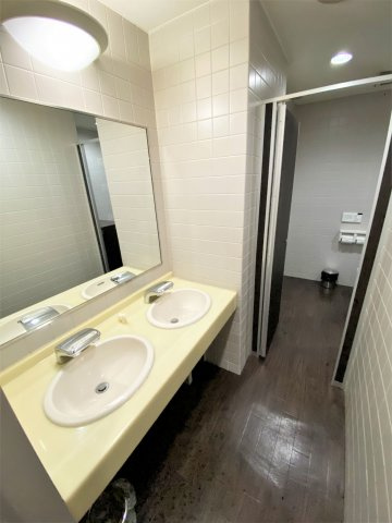 【洗面所】 | NLCサクセスビルイースト | お手洗いは男女別となっております。
