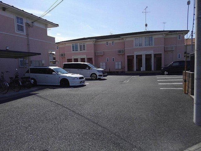 エテルノＡの駐車場